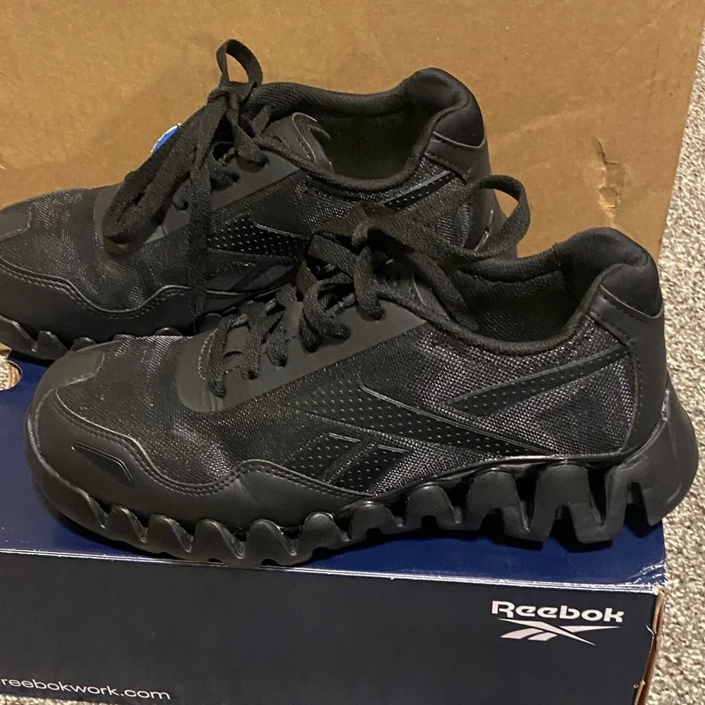 Excellent Condition Reebok Black Zig Pulse Work Women’s  Sneakers 8